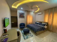C7 Hazelwood Residence & Suites