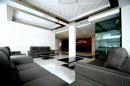 Eminent Hotel Отели рядом с достопримечательностью «M-Cubed Bar»