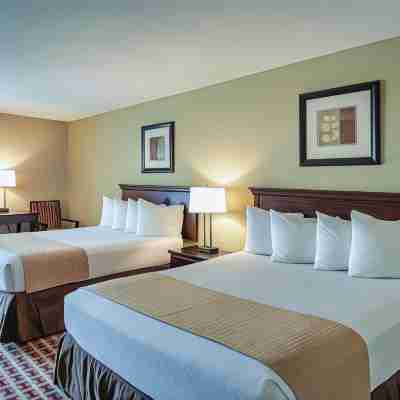 Days Inn & Suites by Wyndham Johnson City Rooms