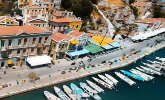 “Athenas” Neoclassic Harbour View Apartment
