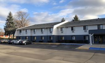 Burnsville Inn & Suites