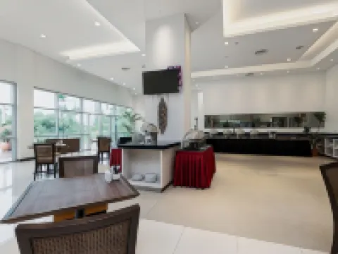 โรงแรมราอีย่า & ศูนย์ประชุมคูชิง โรงแรมในกูชิง