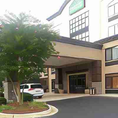 Wingate by Wyndham Raleigh Durham / Airport Hotel Exterior