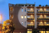 Hotel Meeting Отели рядом с достопримечательностью «Centro Internazionale di Studi Rosminiani»