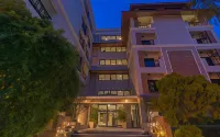 濱海大飯店 Paradise Ocean View Condominium附近的飯店