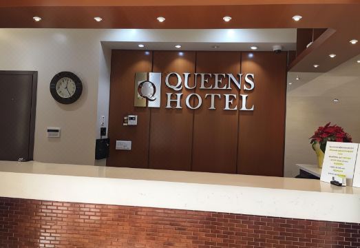4. 더 퀸즈 호텔 ..
