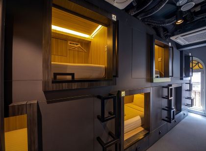 Cube Boutique Capsule Hotel at Chinatown