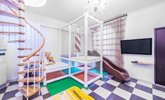 Pocheon Attirance Kids Pool Villa