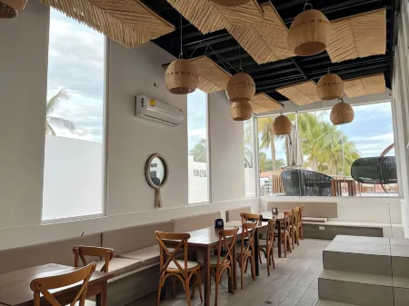 Baos Hotel & Restaurant