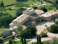 Domaine de l'Enclos Hotels in Gordes