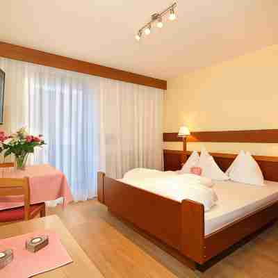 Hotel Garni Savoy Rooms