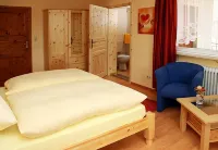 Hauptstraße Hotels in der Nähe von Vinzentiushaus / Aenne-Burda-Stift