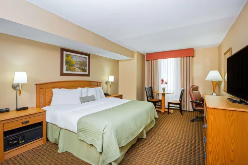 Ramada by Wyndham des Moines Tropics Resort & Conference Ctr Hotels in Urbandale
