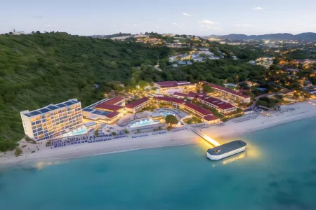 Royalton CHIC Antigua, An Autograph Collection All-Inclusive Resort - Adults Only Отели в г. Crosbies
