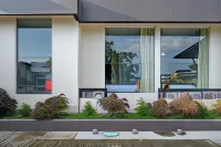 RedDoorz Plus Near Solo Baru Hotels in Baki