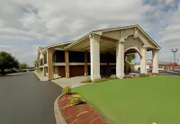 Americas Best Value Inn and Suites Murfreesboro فنادق في Rutherford County