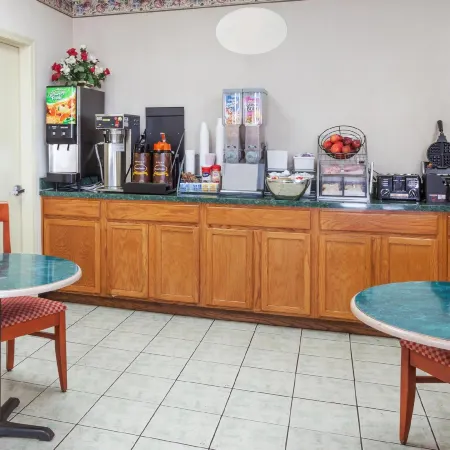 Super 8 by Wyndham Manassas