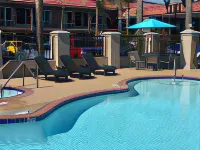 Days Inn & Suites by Wyndham Anaheim at Disneyland Park - Pools
