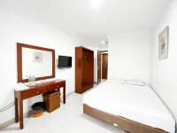 Metro Hotel Bekasi by Cocotel