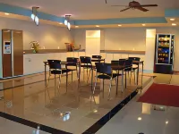 奧黑爾套房酒店