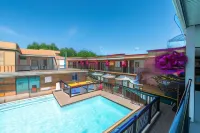 Sahara Courtyard Inn Penticton - Swimmingpools