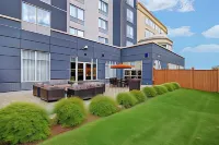 Fairfield Inn & Suites Guelph Hotel dekat Hartsland Market Square