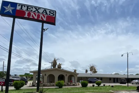 Texas Inn Seguin Отели в г. Джеронимо