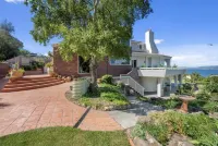 Huge luxurious Family home - Stunning Water Vista, 15 min from Hobart CBD - ติดทะเล