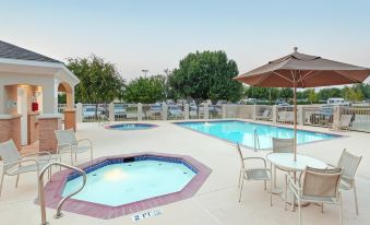 Holiday Inn Express & Suites DFW Airport - Grapevine