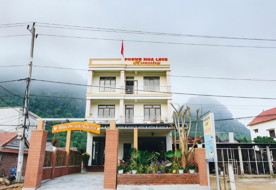 1. Phong Nh..