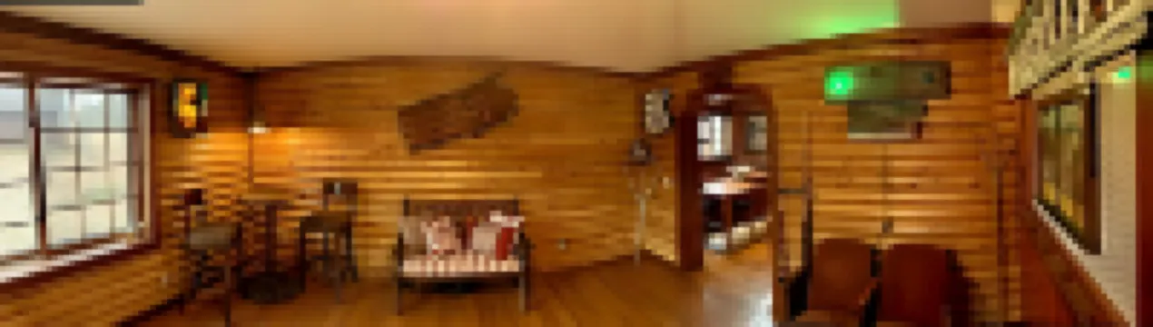 Beautiful Log Cabin with Fireplace, Fire Pit, Hot Tub & Wifi