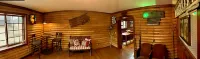 Beautiful Log Cabin with Fireplace, Fire Pit, Hot Tub & Wifi