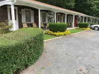 Cave Mountain Motel فنادق في ويندهام