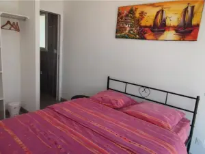 chambre au pied de la forêt