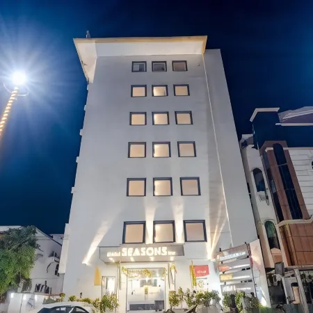 Hotel Seasons Inn