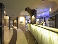 アート ホテル ボストン パラルッフィーニ周辺のホテル