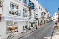 Linda Boutique Hotel Hotels near Playa de la Bajadilla