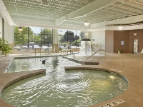 Ramada by Wyndham Bettendorf Hotels in Bettendorf