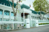 The Somerset Hotel