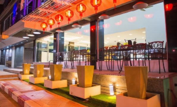 The Holidays Hill Betong