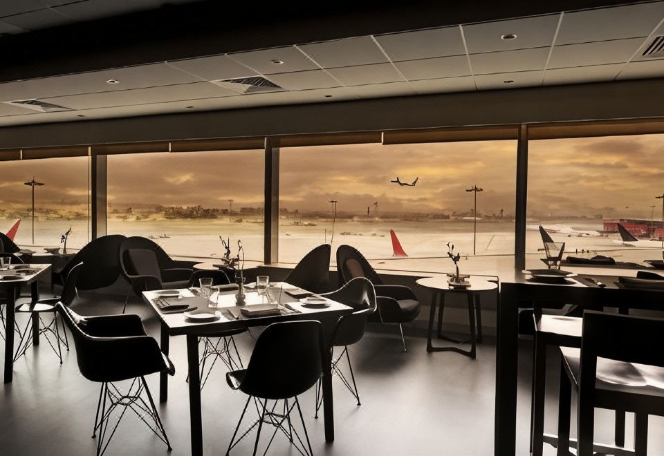 Holiday Inn Express New Delhi Int'L Airport T3Over view