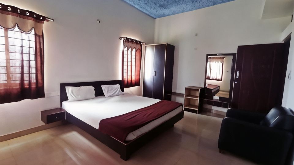 Savanur Deluxe Lodge