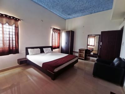 Savanur Deluxe Lodge