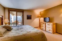 2 Br- Amazing View of Mt Crested Butte 2 Bedroom Condo - No Cleaning Fee! by RedAwning Hotels in Crested Butte