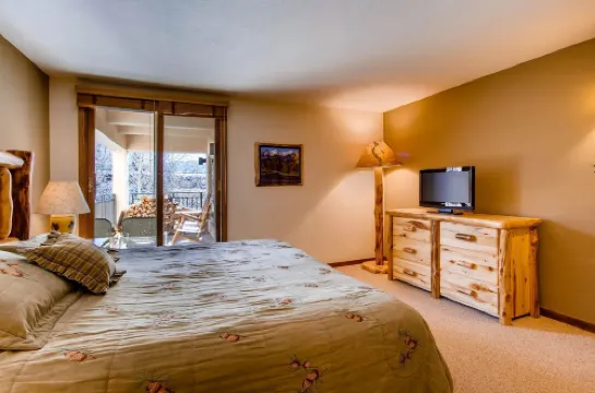 2 Br- Amazing View of Mt Crested Butte 2 Bedroom Condo - No Cleaning Fee! by RedAwning
