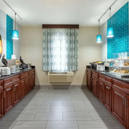 La Quinta Inn & Suites by Wyndham New Cumberland-Harrisburg