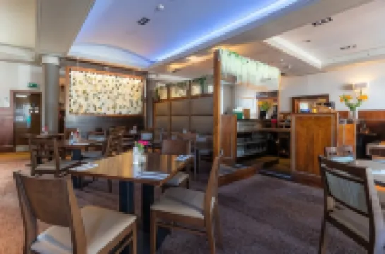 フレクチャーズ レストラン バー & ルームズ