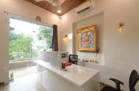 Hotel Shri Dhwaja Inn - 2-Star