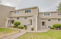 Charming 2-bedroom townhome in Thornton NH. Sleeps 9. 2 beds/2 baths.