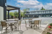 Days Inn & Suites by Wyndham Niagara Falls/Buffalo Hotels in Niagara County